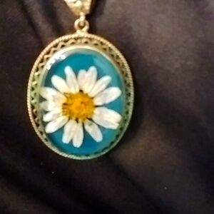 Daisy Pendant Necklace